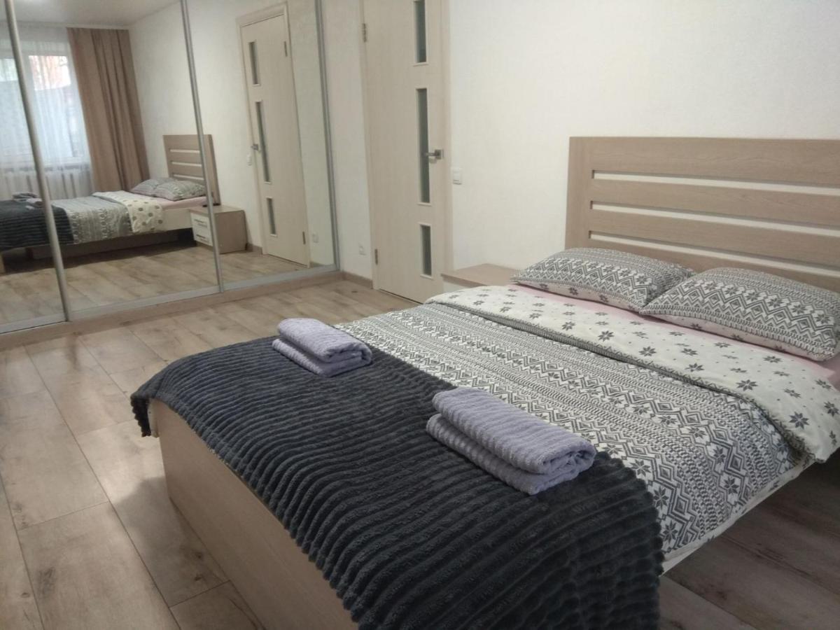 Appartement Нова 2Х Кімнатна В Центре à Rivne Extérieur photo