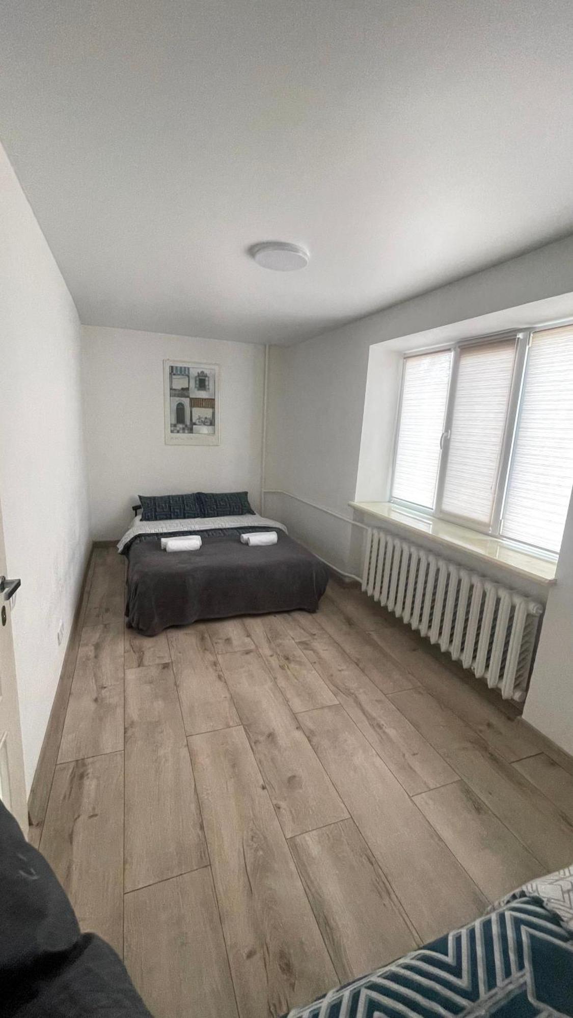 Appartement Нова 2Х Кімнатна В Центре à Rivne Extérieur photo