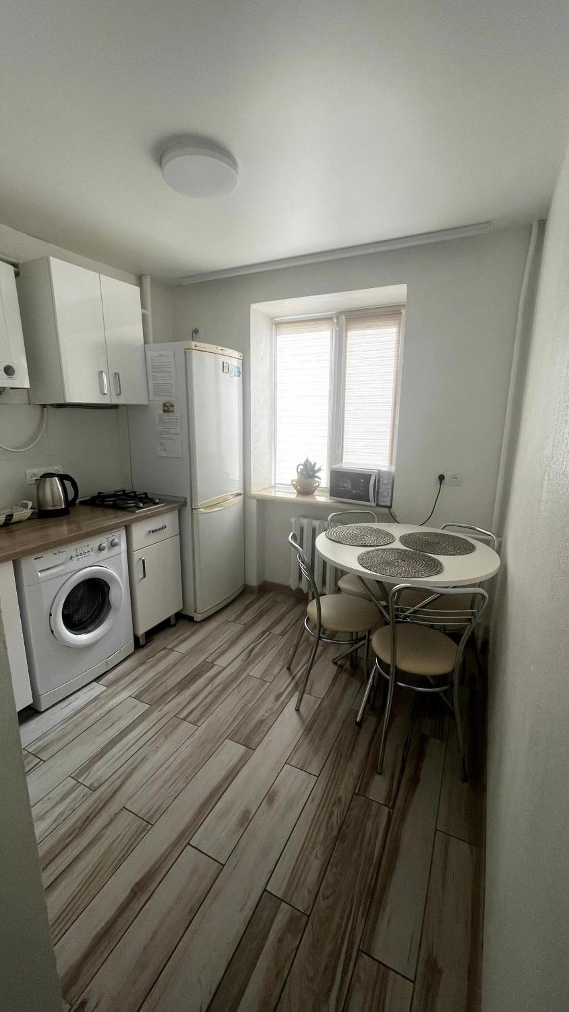 Appartement Нова 2Х Кімнатна В Центре à Rivne Extérieur photo